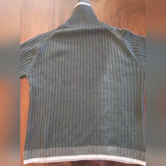 Thick & Warm TurtleNeck - Picture 3 of 4